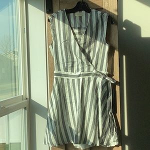 White and Navy Melloday linen mini dress